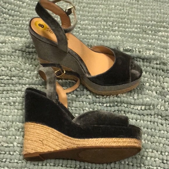 Women shoes - Picture 2 of 3